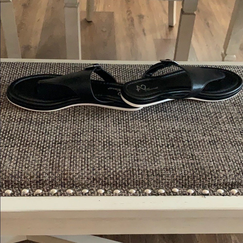Aerosoles Thong Sandals - Size 7 - Picture 3 of 5